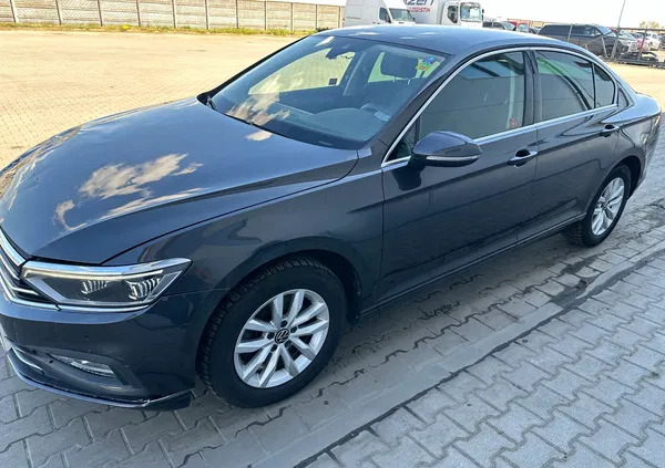 wielkopolskie Volkswagen Passat cena 58900 przebieg: 144500, rok produkcji 2022 z Wolsztyn